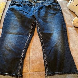 Capris size 34 like new